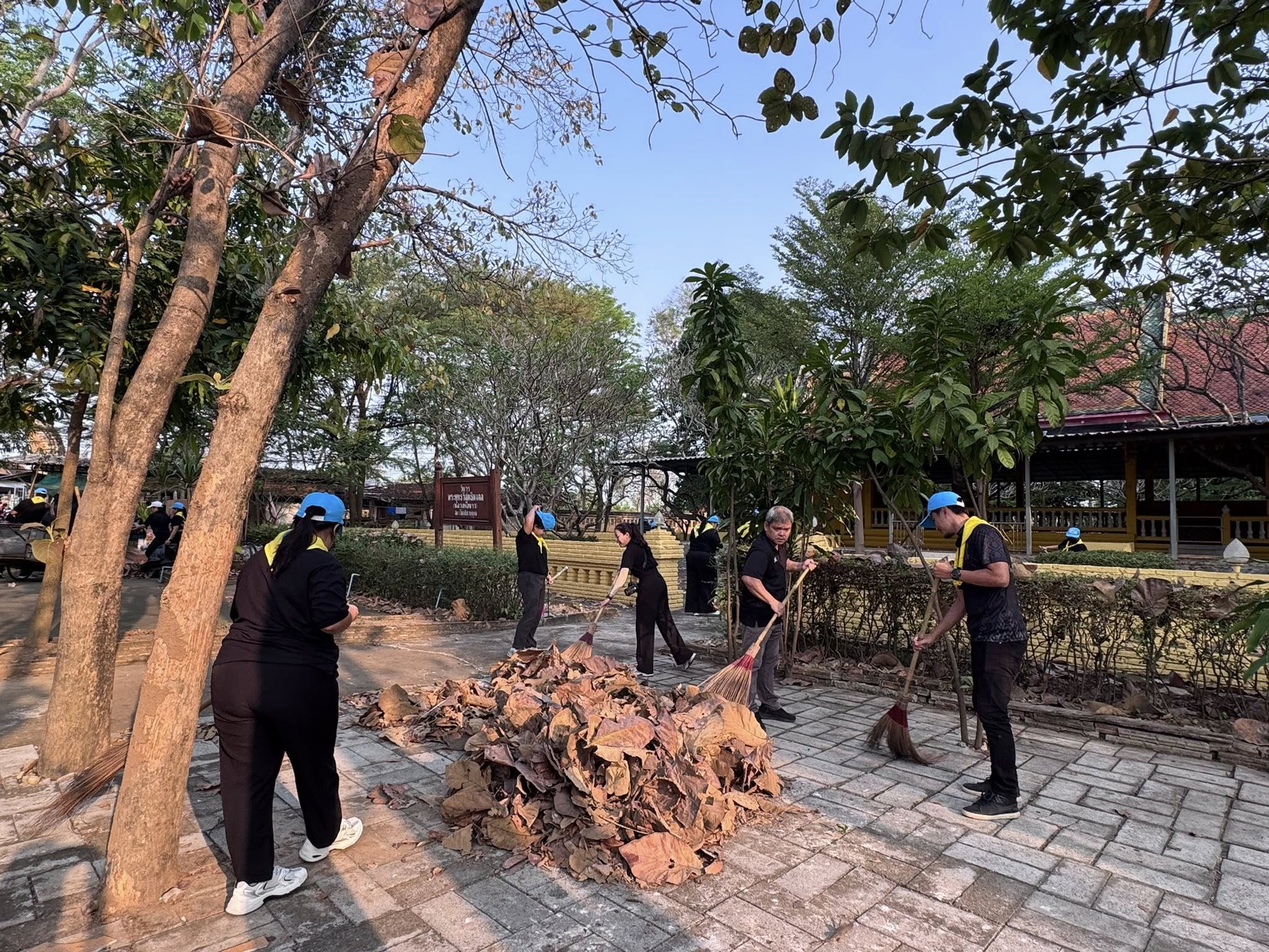 title - กิจกรรมจิตอาสาบำเพ็ญสาธารณประโยชน์และบำเพ็ญสาธารณกุศล เนื่องในวันคล้ายวันพระราชสมภพ พระบาทสมเด็จพระพุทธเลิศหล้านภาลัย